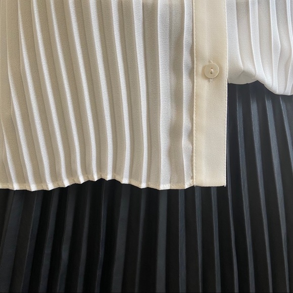 Pleated Button-down Collared Top - Picture 4 of 8